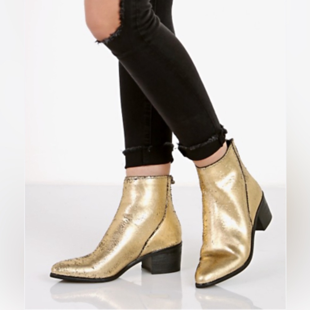 Dolce‎ Vita Cassius Ankle Booties in Gold Size 8